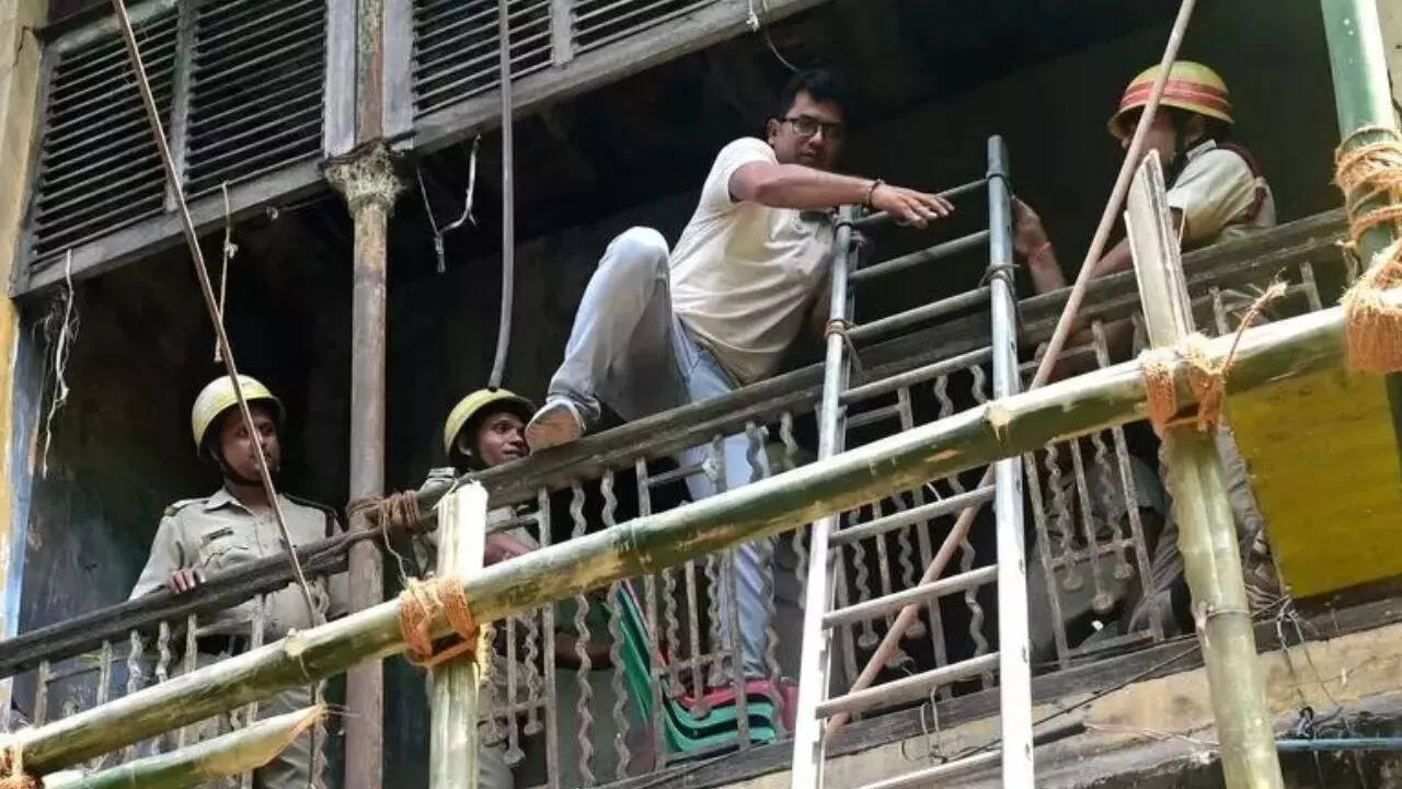 Women, kids among 40 trapped inside dilapidated building as new owner razes stairs in Kolkata