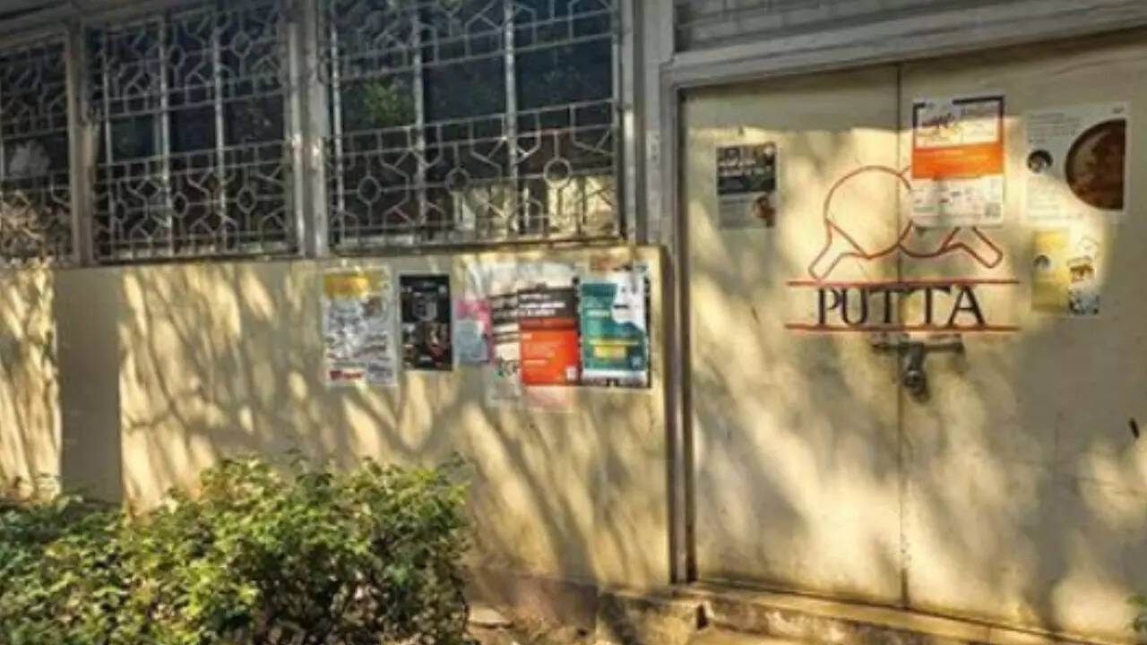 LPG shortage in Kolkata: Dry snacks replace roll, dosa on campus menu