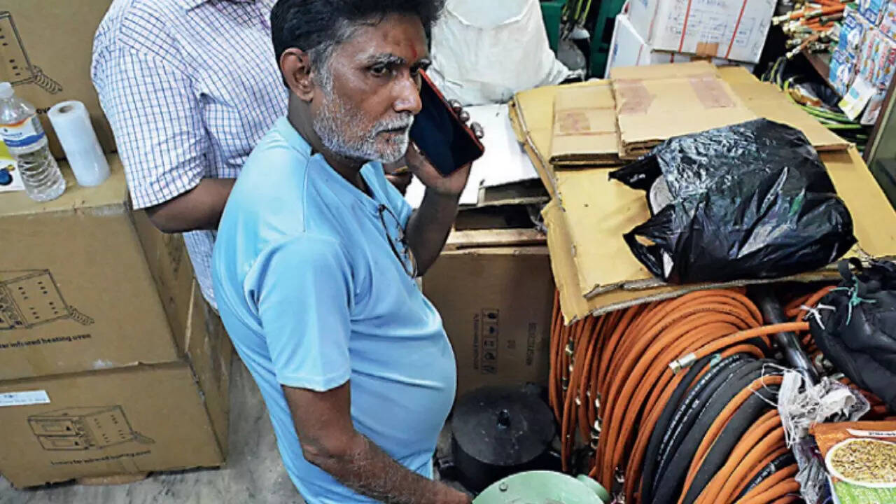 Diesel stoves vanish like hot cakes in Kolkata as LPG crisis sparks rush for alternatives