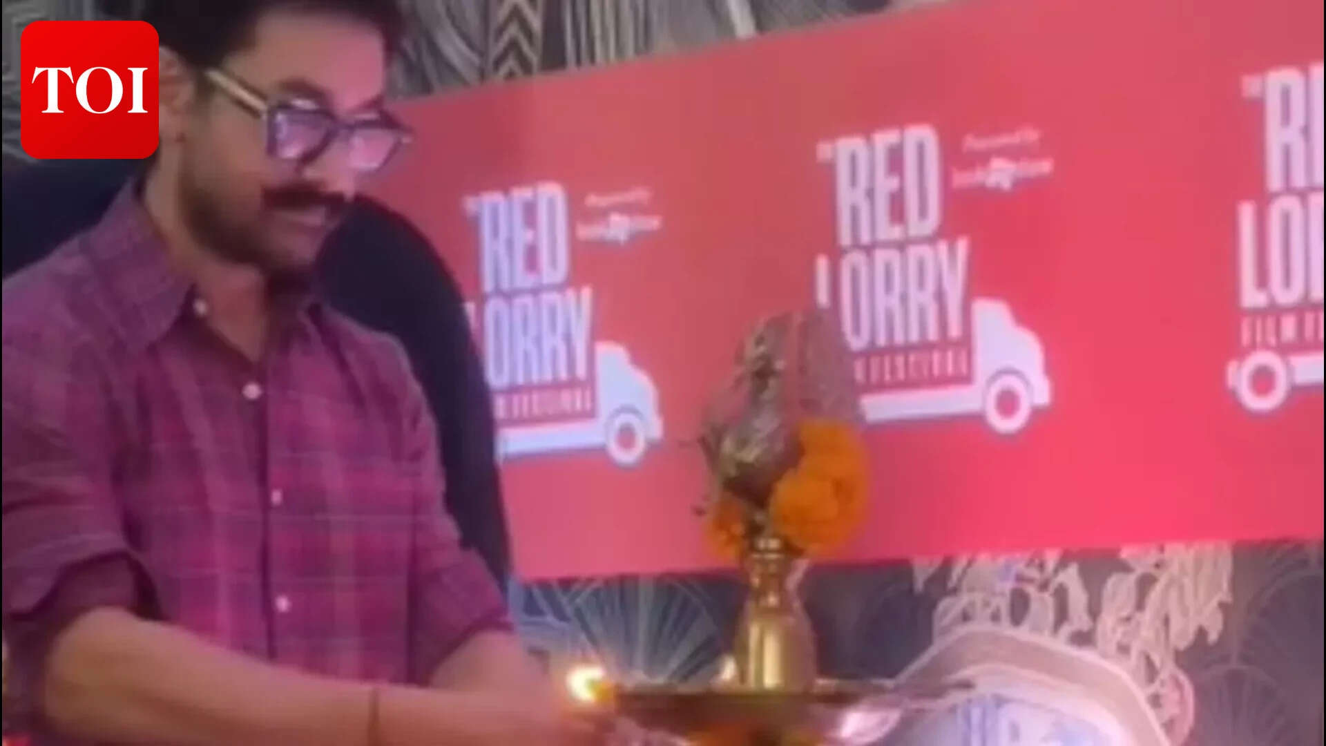 Aamir Khan Viral Video Shows Humble Gesture At Film Festival