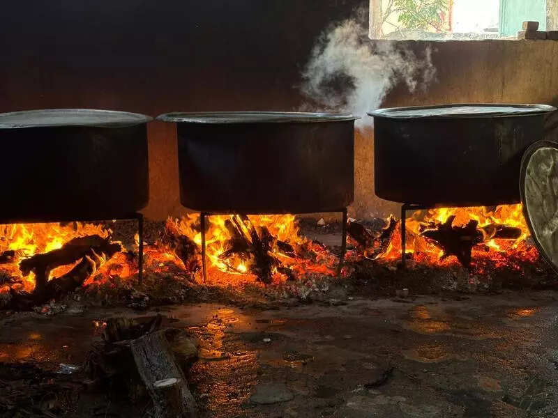 Mosques turn to firewood to prepare nombu kanji in city