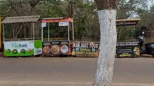 LPG shortage hits Bhubaneswar Khao Galis: Street food vendors struggle