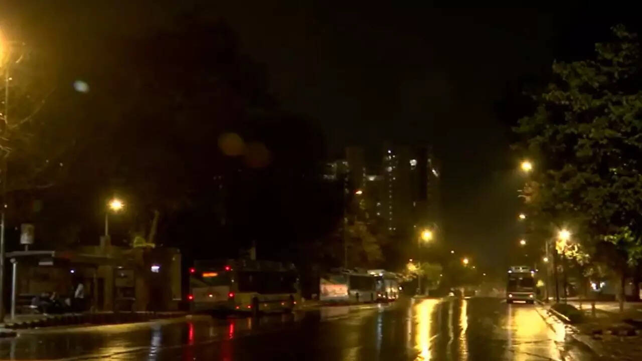 Rain lashes several parts of Delhi; temperature likely to drop to 27–29°C