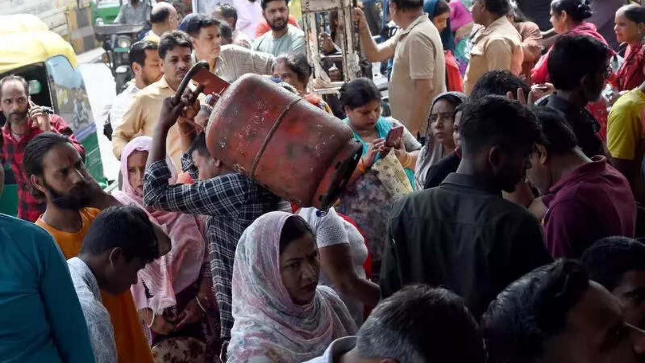 LPG shortage hits Delhi kitchens: Caterers turn to black market gas, wood fires as induction stoves sell out