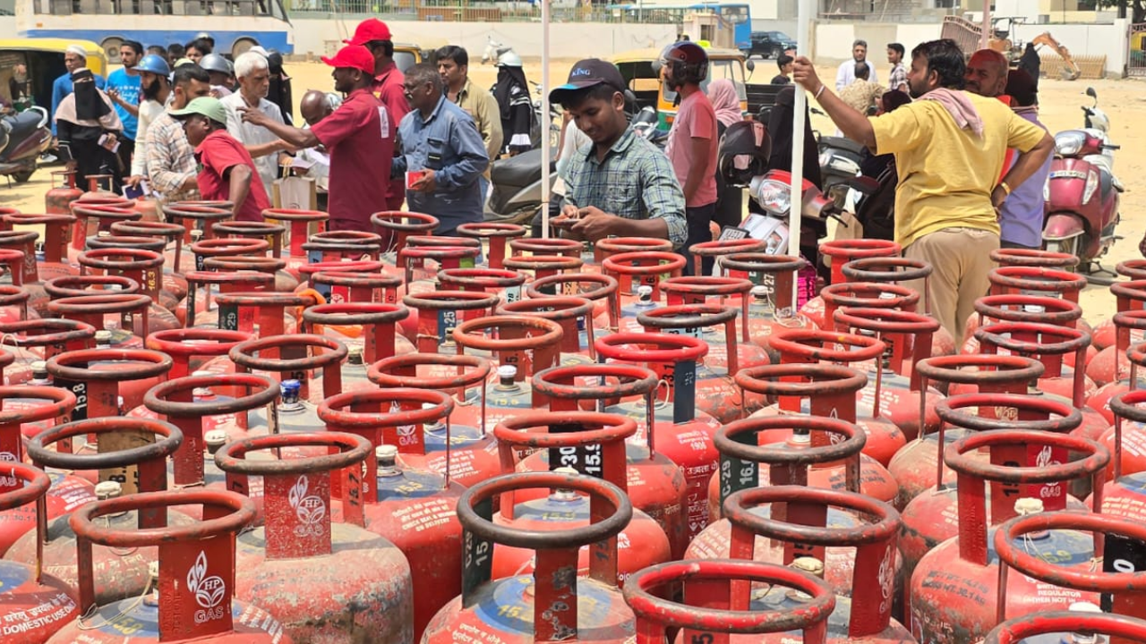 ‘Induction cooking is impractical’: LPG shortage squeezes Bengaluru restaurants; hotels seek power tariff rebate from govt