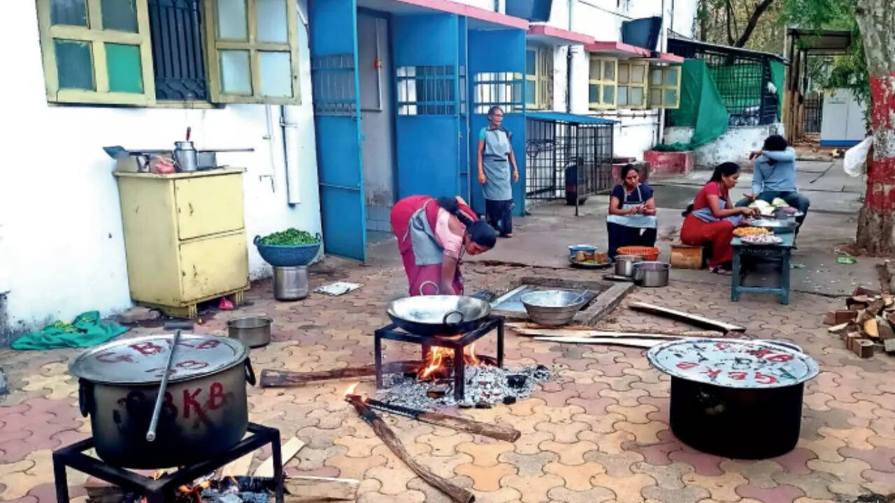 Hyderabad’s food industry could face Rs 100 crore losses per day amid LPG shortage