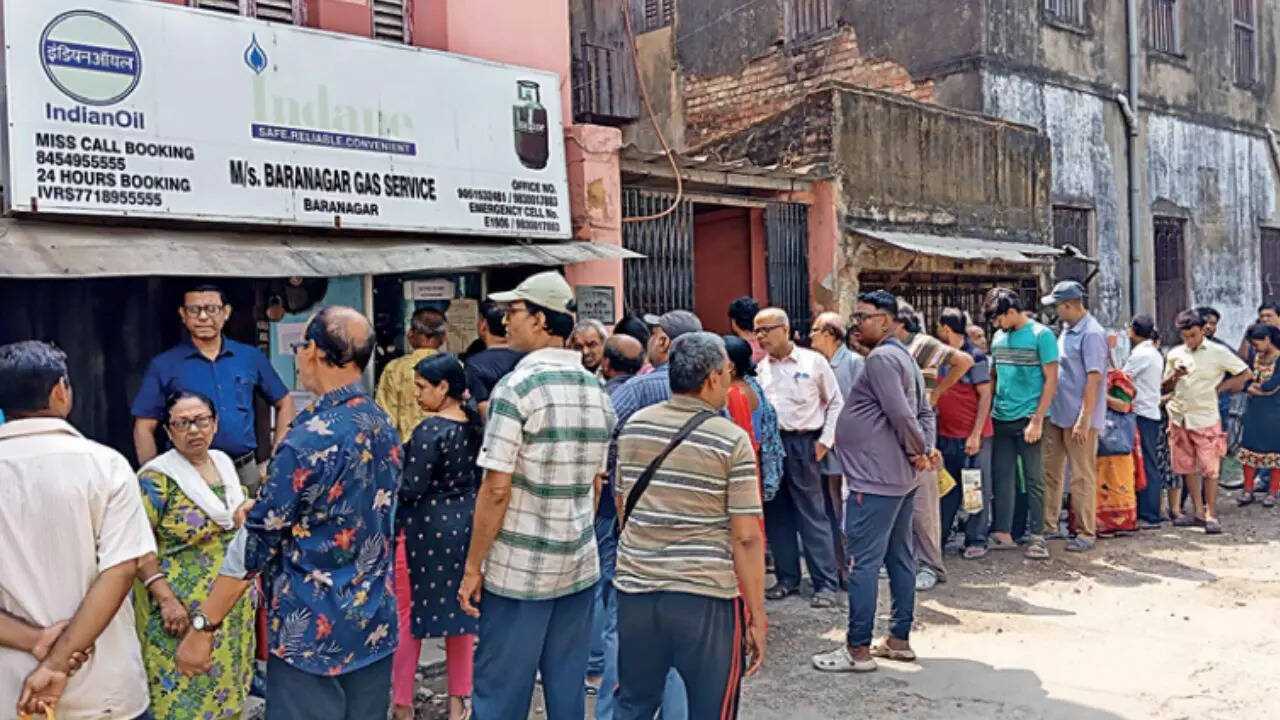 Relief for booking home LPG as oil cos restore online &amp; phone-based systems