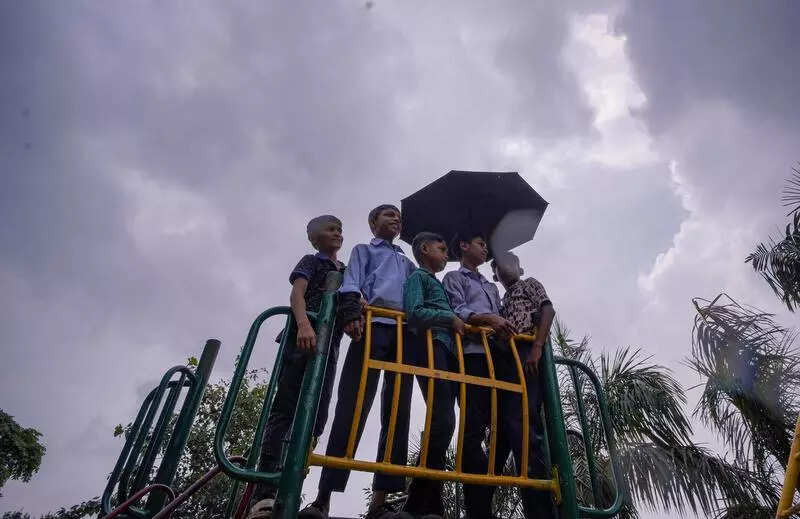 Gurgaon sees light, patchy rain; thunderstorms likely till March 20