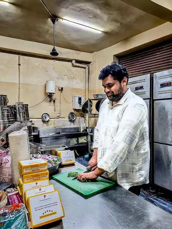 Cylinder rates spike to Rs4k in black mkt, food biz feels heat in Gurgaon