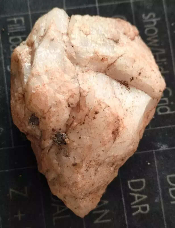 Upper Palaeolithic quartz tool discovered on hill near Manchirevula