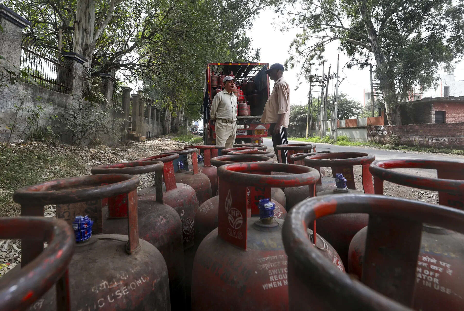 Goa: LPG cylinders sold for up to Rs 2,000 in black market