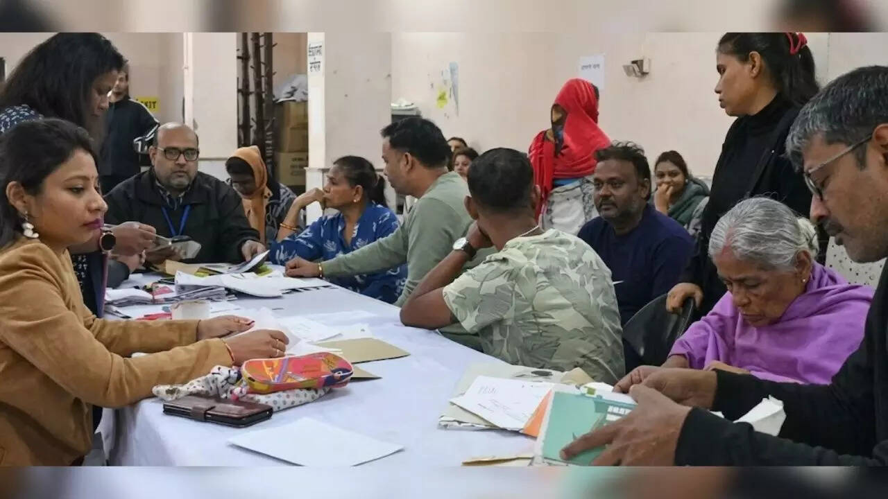 West Bengal polls: Many voters alter home visit calendar to cast votes