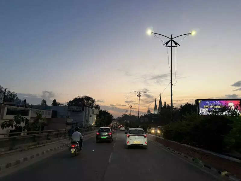 Rain, strong wind send mercury on nosedive