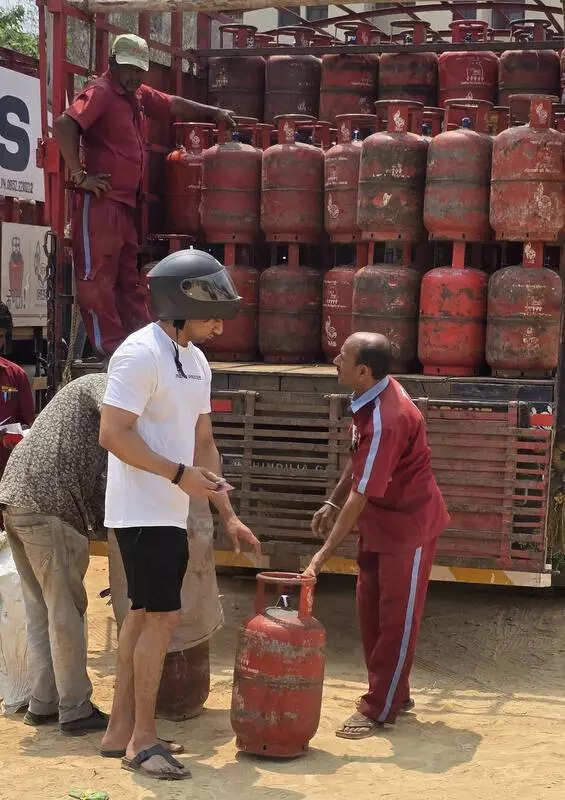 Just 1,000 LPG cylinders daily for over 1 lakh eateries of Karnataka