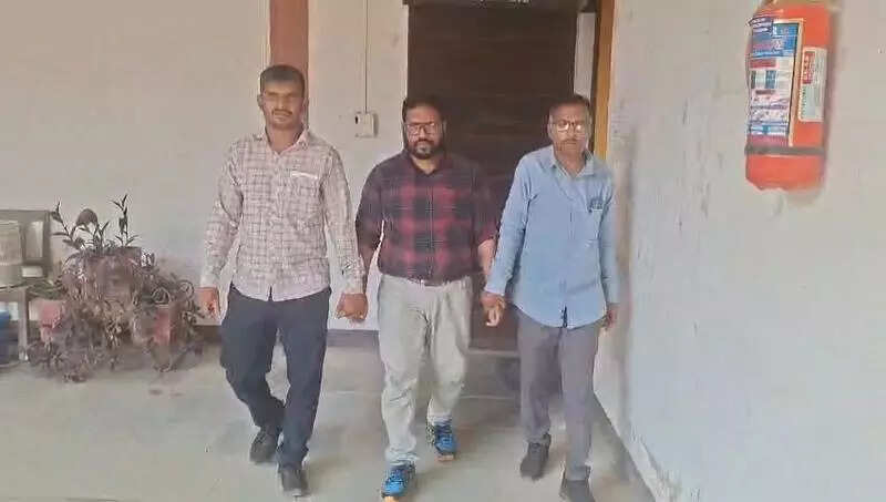 Surat Fisheries Officer Arrested in PMMSY Bribe Trap