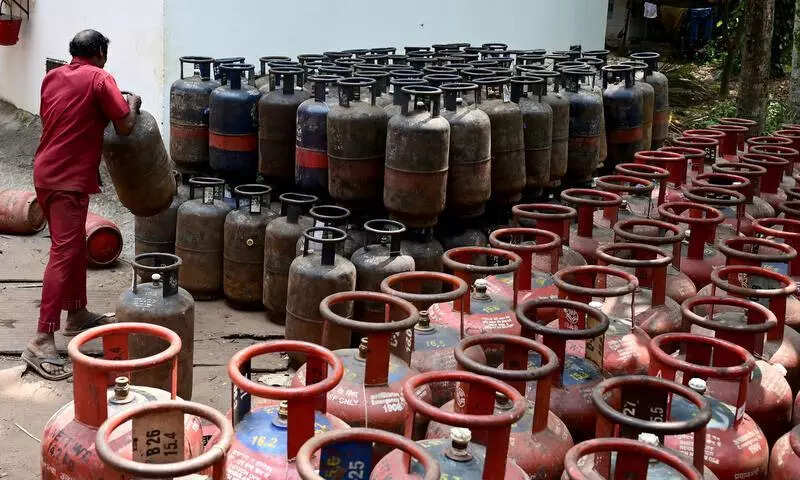 Corp steps in to supply LPG cylinders to hosps, hostels