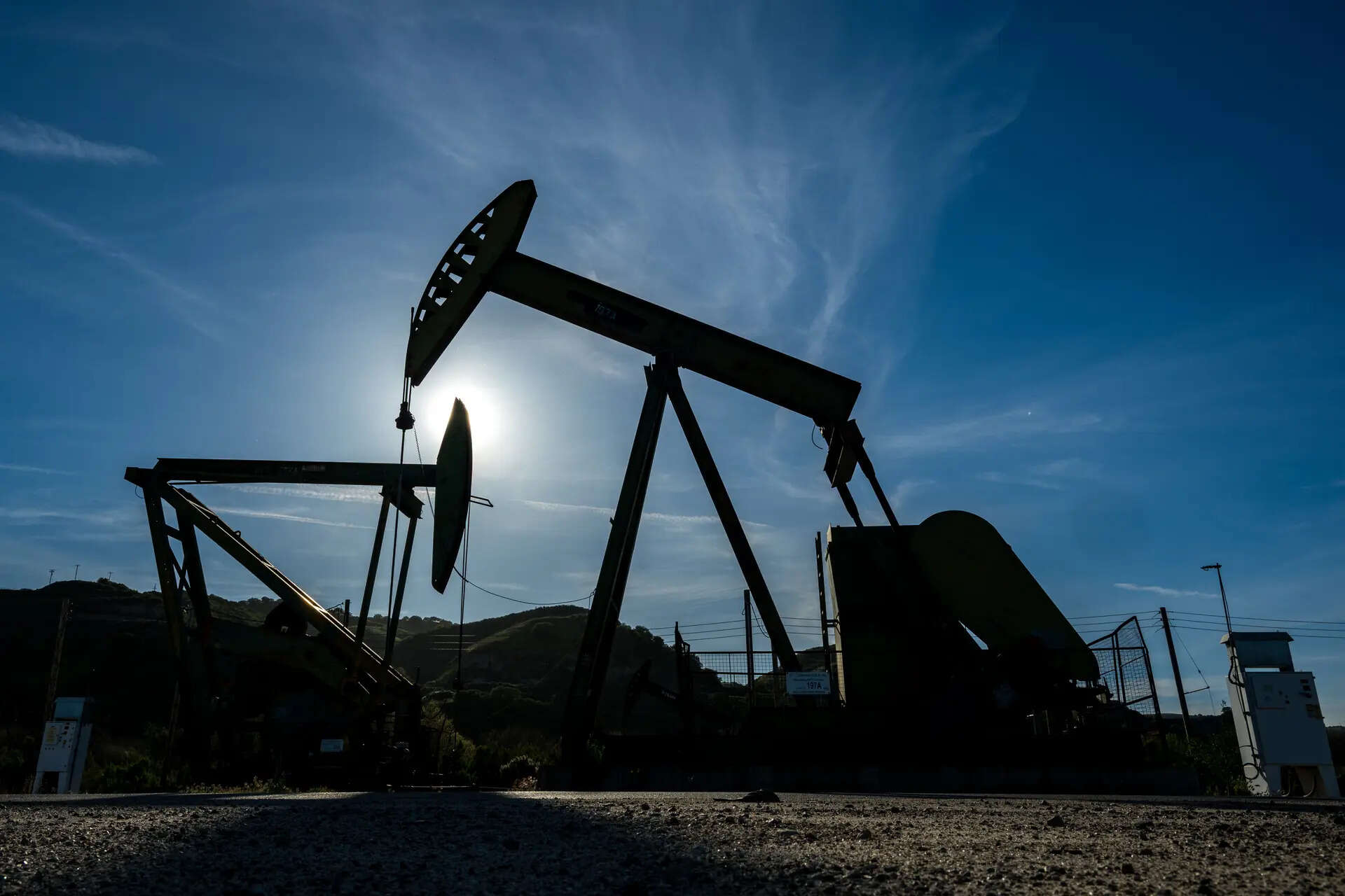 Oil price today: Crude continues to climb amid Hormuz supply crisis; Brent, WTI jump 2%