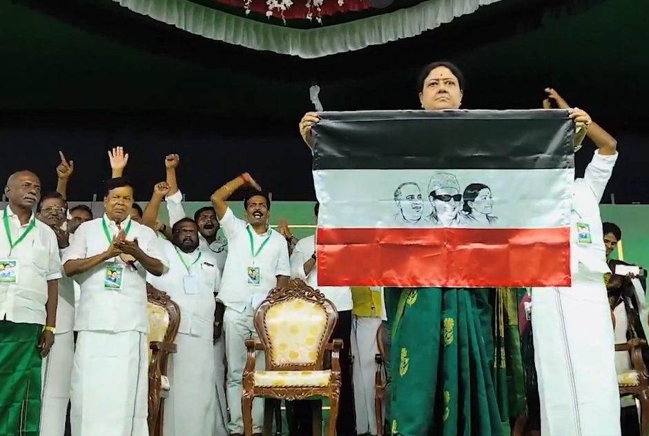 Sasikala unveiling flag of her new party
