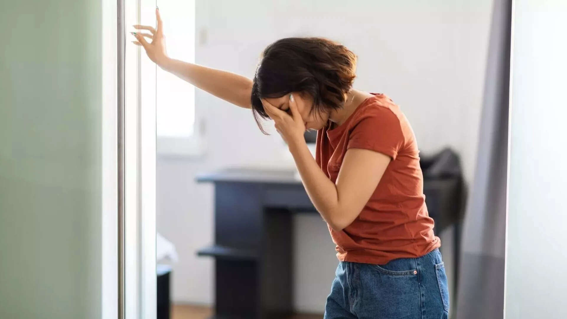 Feeling dizzy when you stand up quickly? Cardiologist explains what it may reveal