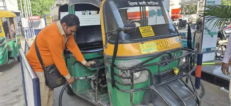 LPG shortage pushes auto-rickshaws to fuel stations