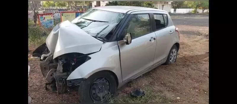 Couple dies as car rams into culvert