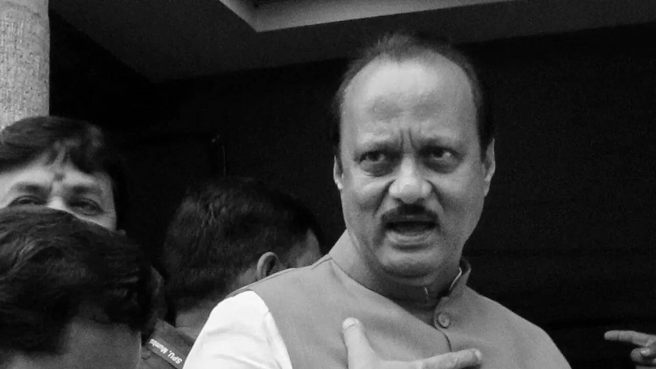 Fadnavis writes to Shah, seeks probe into Ajit Pawar’s plane crash