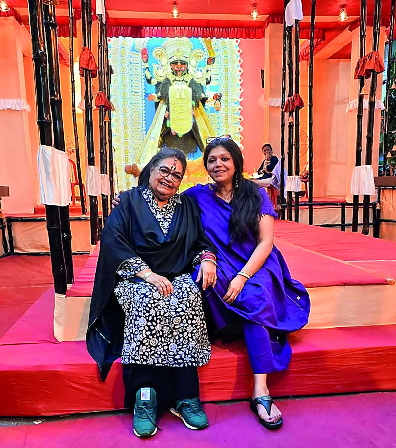 P4_SS_anjaliuthup with mom at Kali Puja