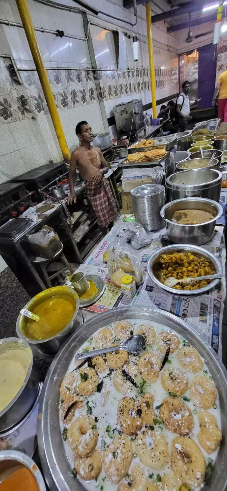 LPG crisis spurs hike in snacks prices in Berhampur