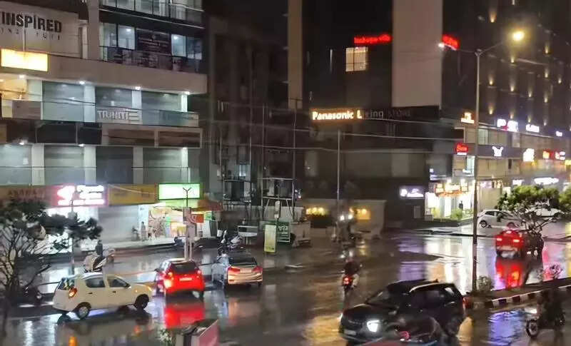 Surat SMC Signboard Alert After Tragic Storm Fatality