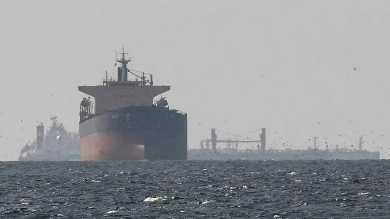 Iran considering transit fees on ships in Hormuz Strait: Lawmaker