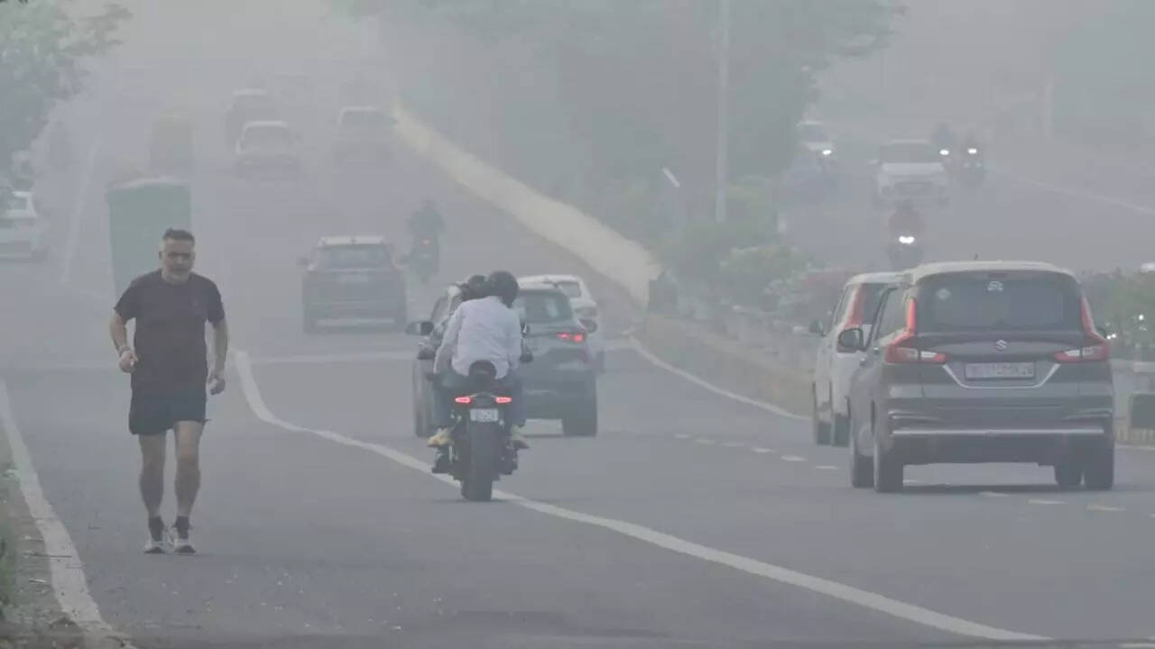 Dense fog engulfs Delhi-NCR; IMD forecasts more rain