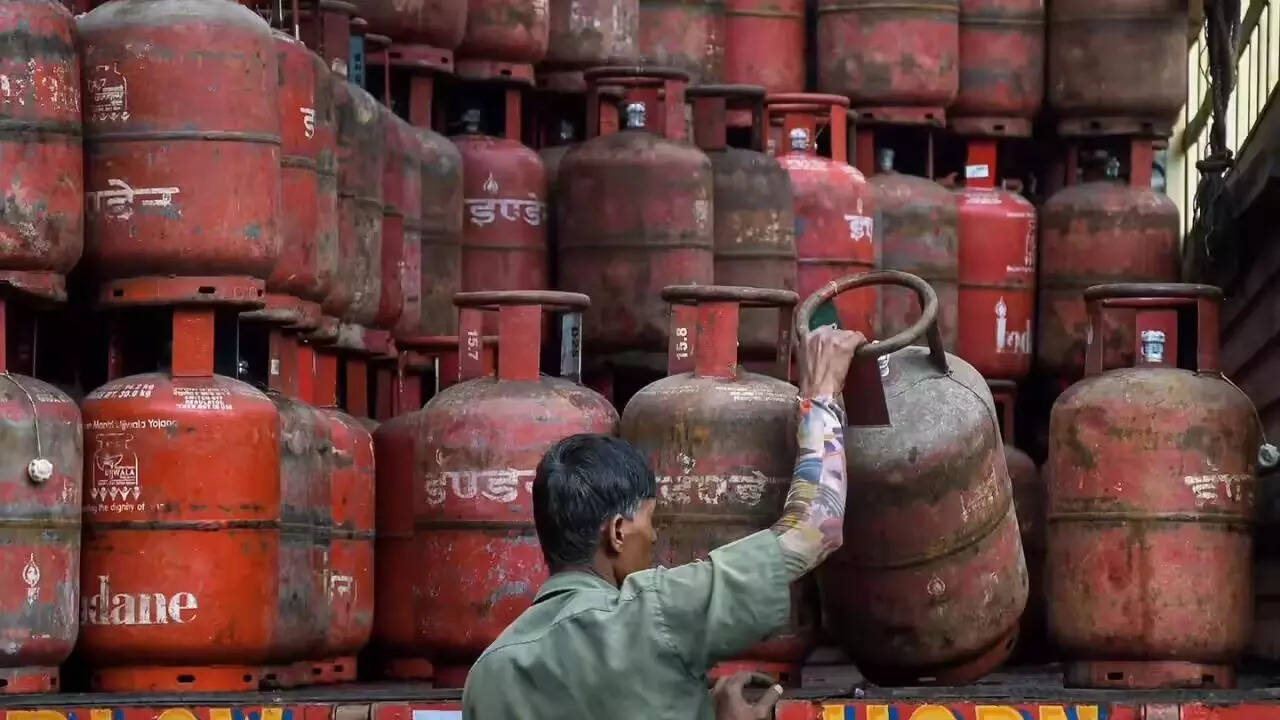 Centre raises LPG allocation to 50%, urges PNG shift - who gets priority?