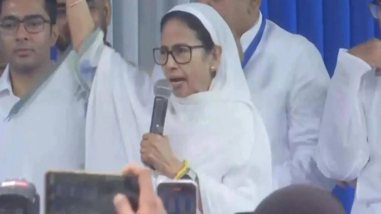 ‘Biggest infiltrator is PM’: Mamata at Eid meet