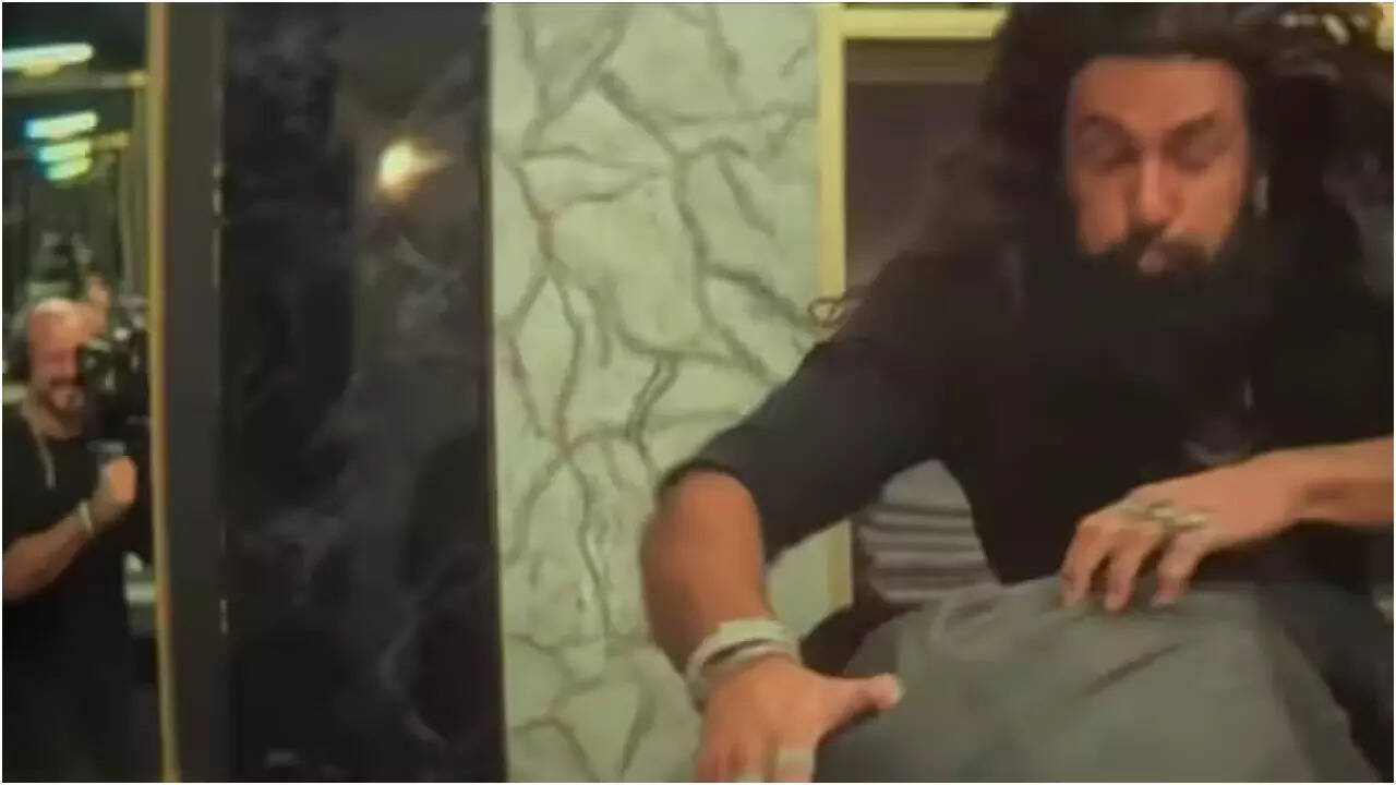 Dhurandhar 2: Fans catch cameraman reflection in fight scene