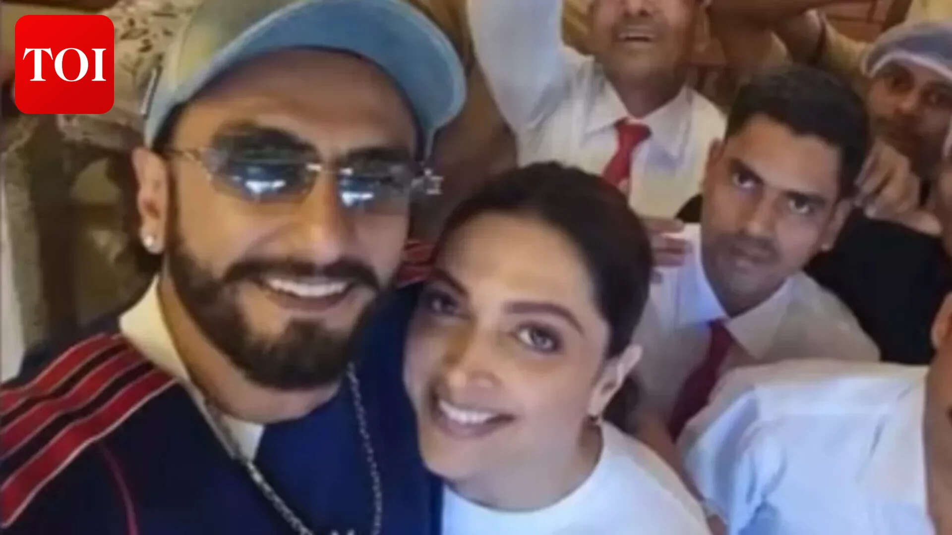 Ranveer-Deepika pose for selfies post lunch date - PICS