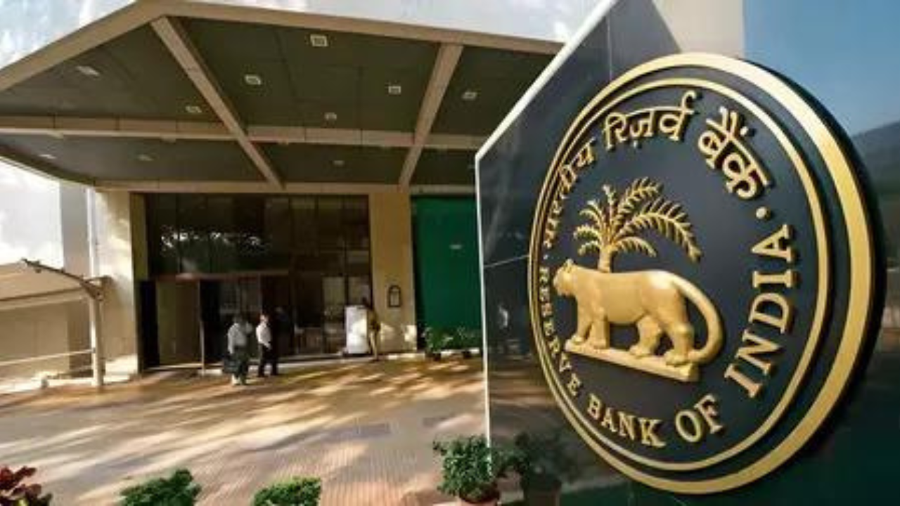 RBI turns net buyer of dollars in Jan