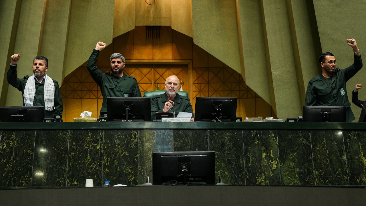 The General and the Dealmaker