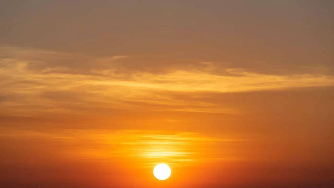 Sunrise and Sunset Time on March 26, 2026: Worship Lord Surya and perform kanya pujan on ashtami tithi