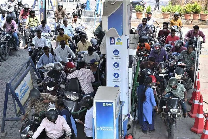 Amid panic, T govt says state has abundant fuel and LPG stocks
