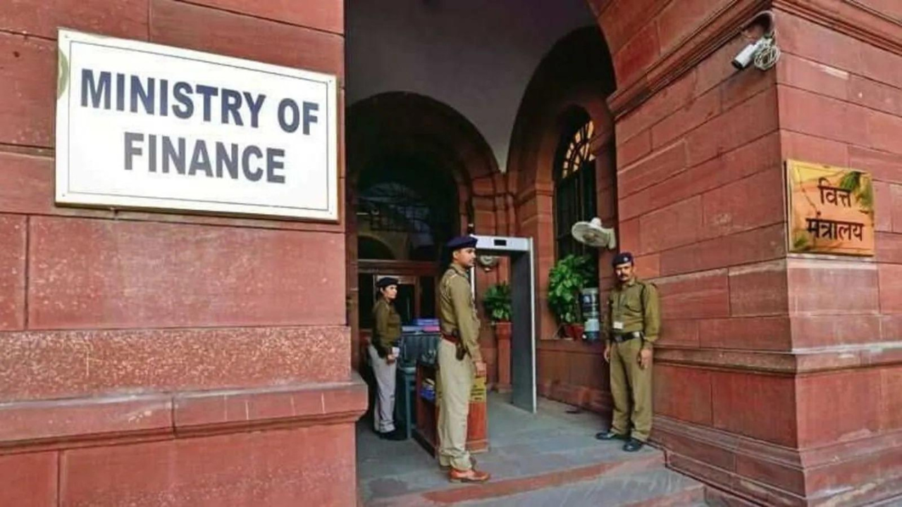 Government retains 4% inflation target for RBI panel
