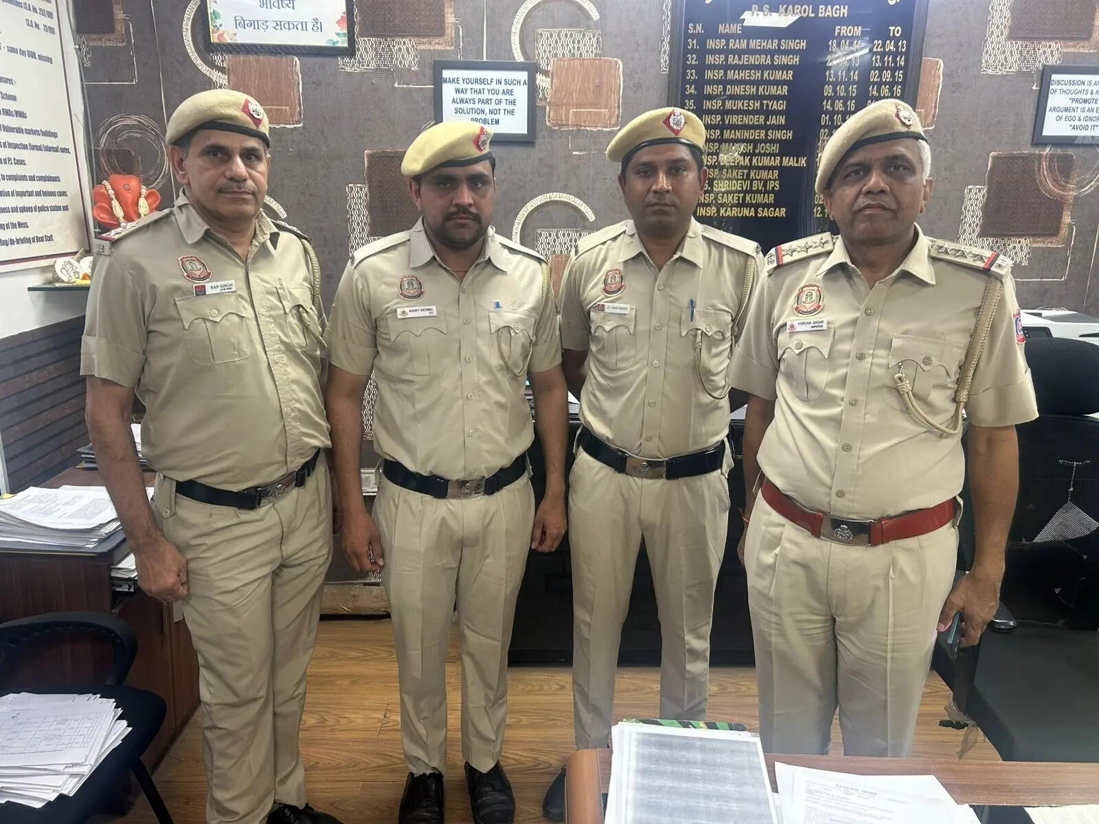 In moment of crisis, crowd joins cops in rescuing bus passengers