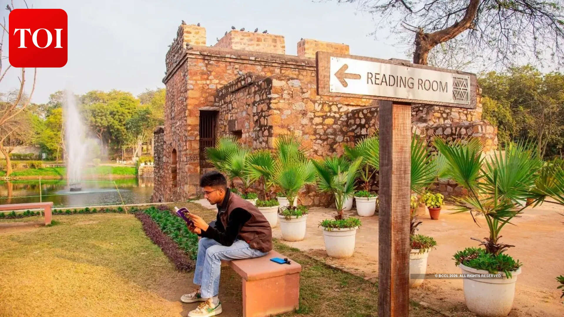 The reading room is just beyond Metcalfe Boathouse in Mehrauli Archeological Park
