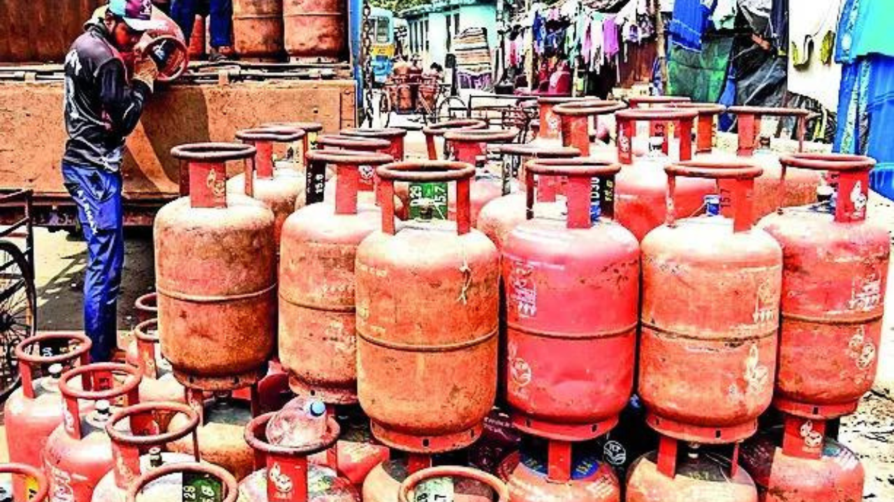 No shortage of oil and gas, won't impose curbs: Govt