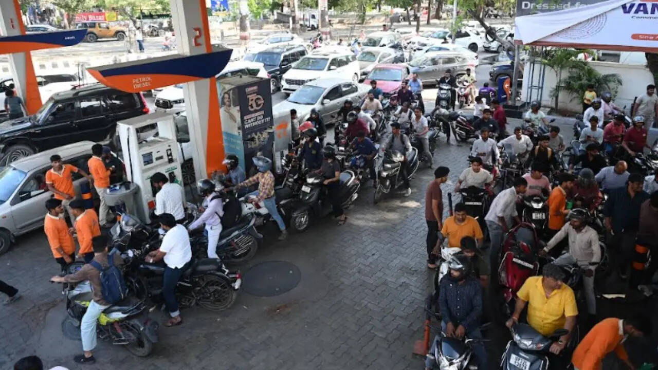 Rumours, rush and reassurances: 30% rise in fuel consumption due to Panic buying across Uttar Pradesh