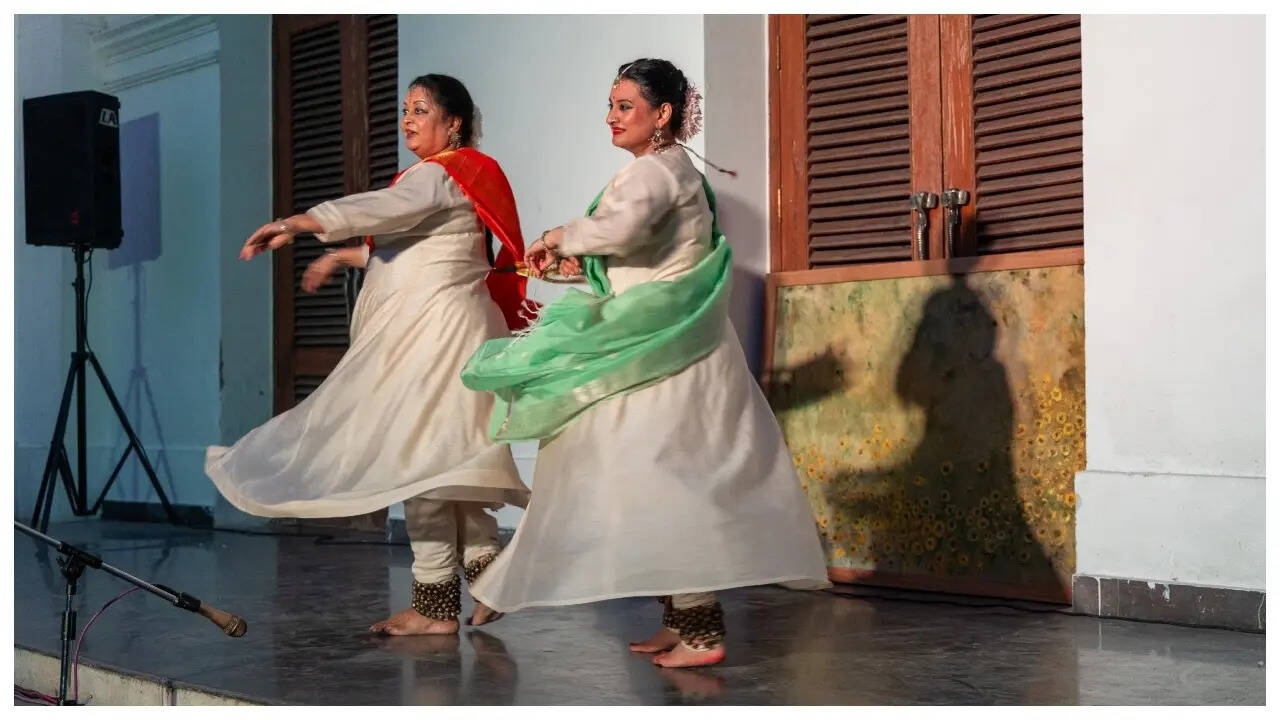 The exhibition also included music and dance. A rendition of Kabir’s poetry and a Kathak presentation by Mamta Maharaj added another layer to the experience.