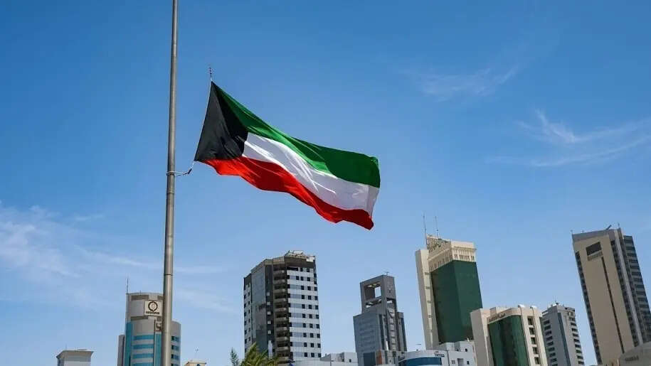 Kuwait orders outdoor work suspension amid severe weather alert, safety concerns rise across sectors