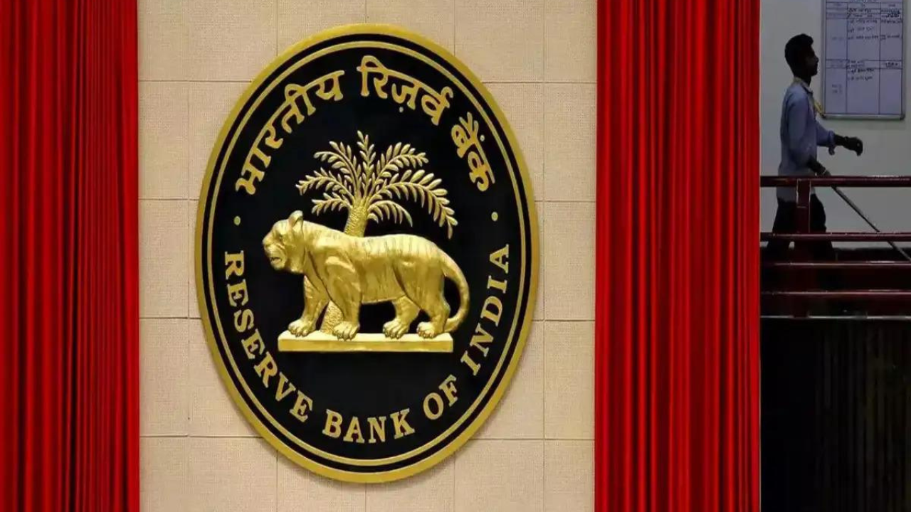 E-cheques coming soon? RBI unveils Payments Vision 2028, plans wider oversight of digital players