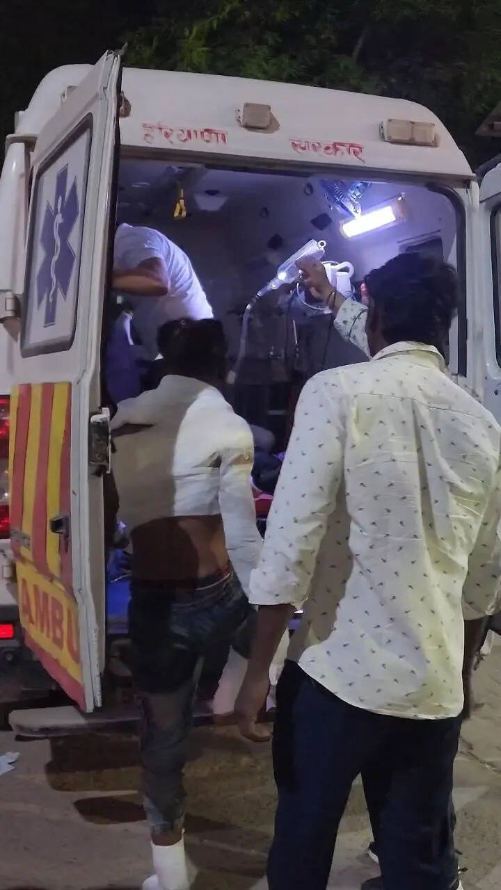 Cylinder explodes in Gurgaon, 5 people cooking food at home injured