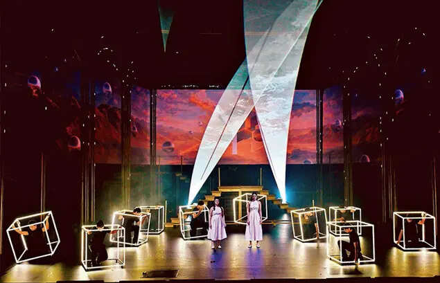 Lighting up the mind: Sofia and her interlocutor with the role played by stage light