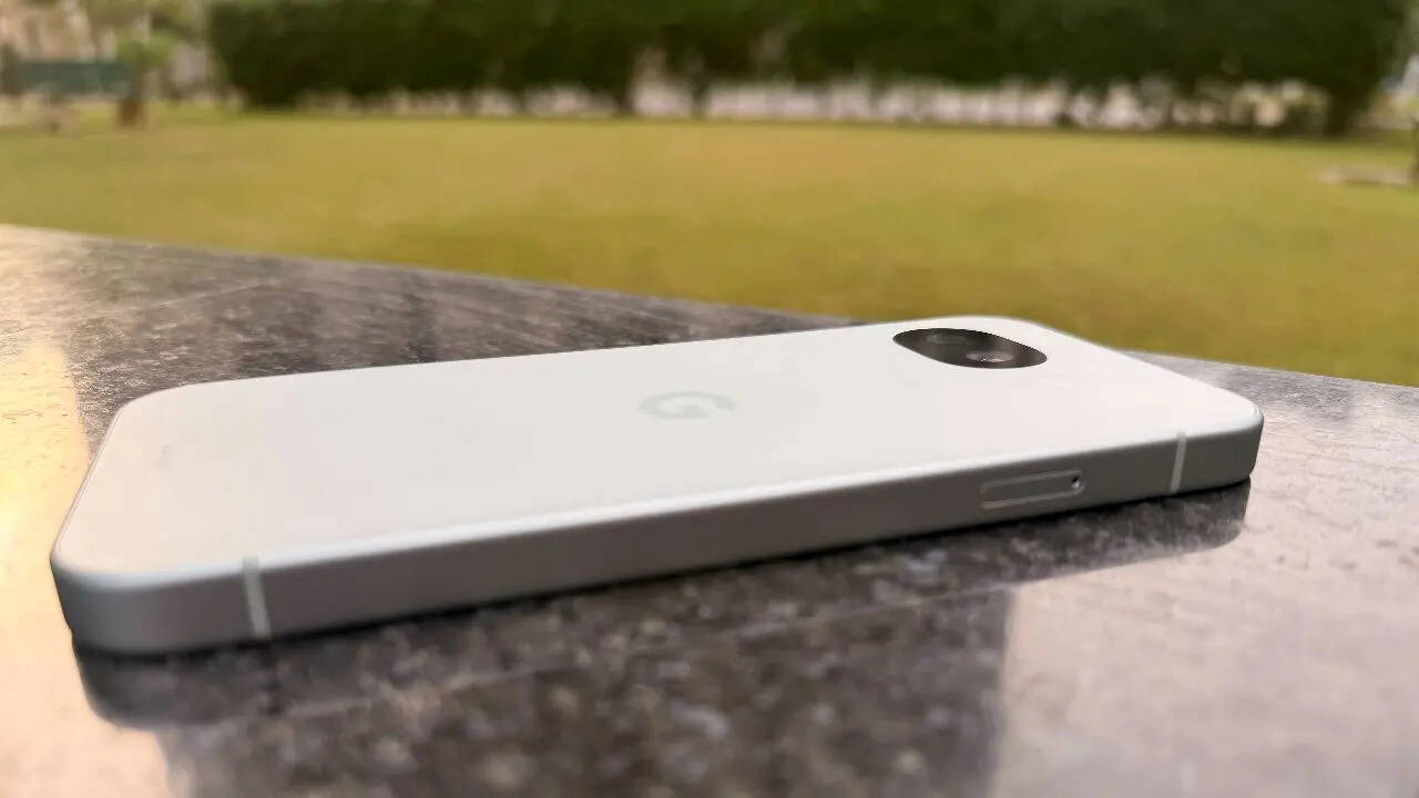 Google Pixel 10a design